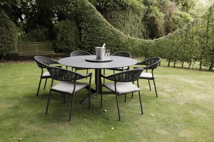 Tafel Embrace + stoelen Sienna