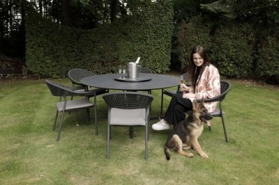 Tafel Embrace + stoelen Sienna