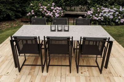 Tafel Floating + Platina stoelen