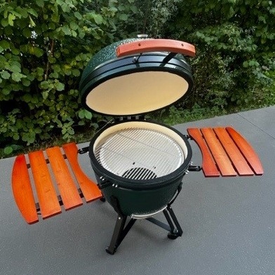Kamado barbecue green egg open